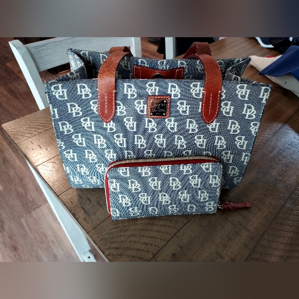 Dooney and Bourke purse and wallet set